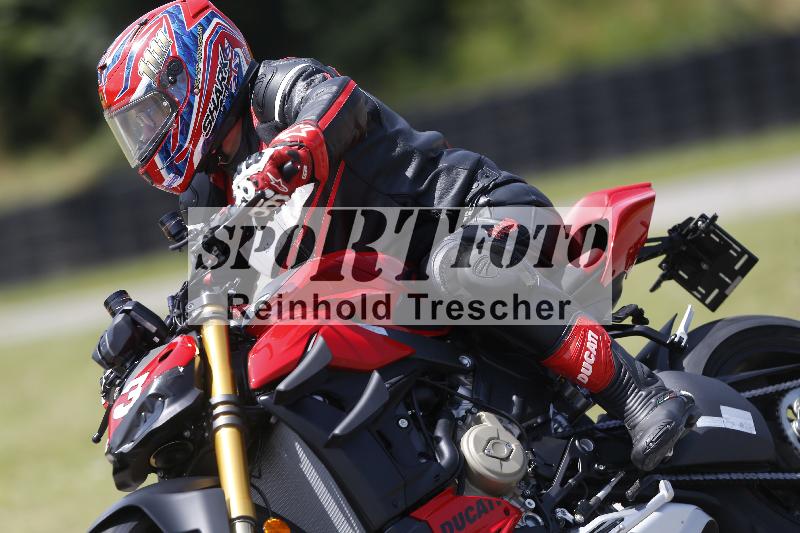 /27 12.06.2025 Ducati Schweiz Trackday Warmup  ADR/blau-bleu/23